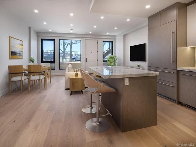 $1,125,000 | 21-31 Shore Boulevard, Unit 1E | Astoria