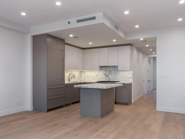 $1,125,000 | 21-31 Shore Boulevard, Unit 1E | Astoria