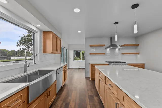 $870,000 | 2180 White Swan Drive, Oshkosh, WI 54901