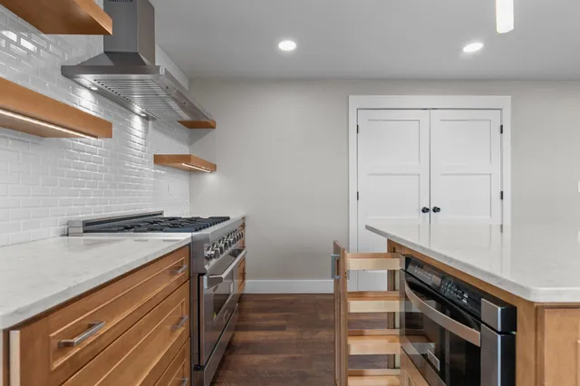 $870,000 | 2180 White Swan Drive, Oshkosh, WI 54901