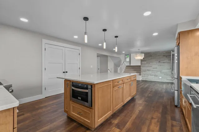 $870,000 | 2180 White Swan Drive, Oshkosh, WI 54901