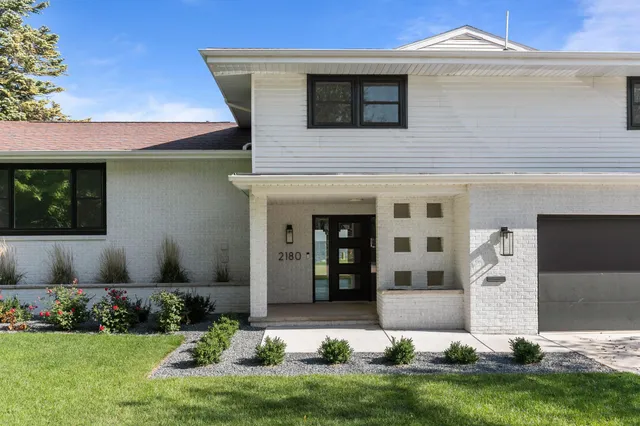 $870,000 | 2180 White Swan Drive, Oshkosh, WI 54901