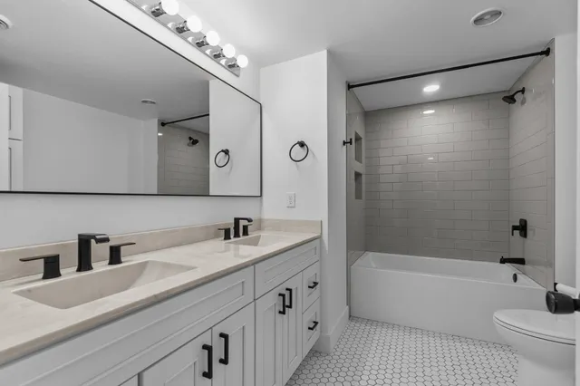 $870,000 | 2180 White Swan Drive, Oshkosh, WI 54901