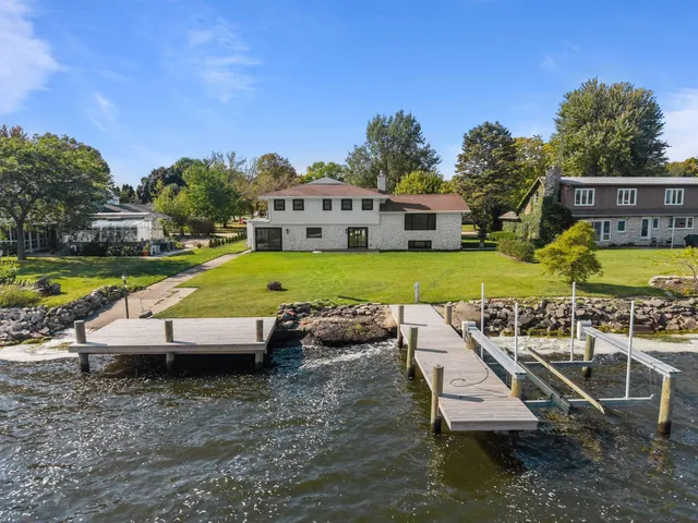 $870,000 | 2180 White Swan Drive, Oshkosh, WI 54901