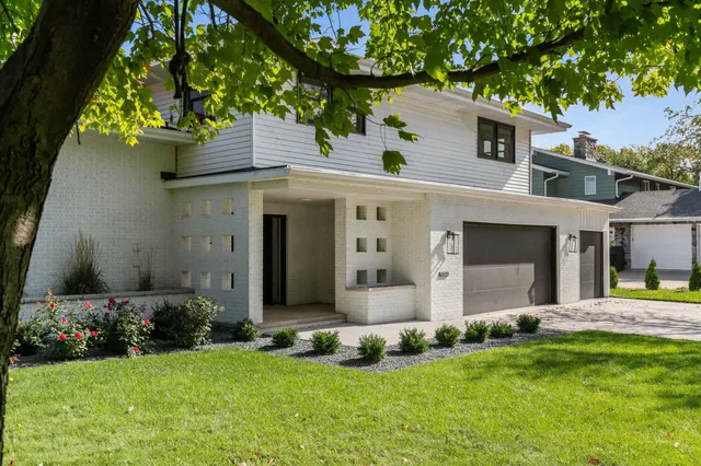 $870,000 | 2180 White Swan Drive, Oshkosh, WI 54901