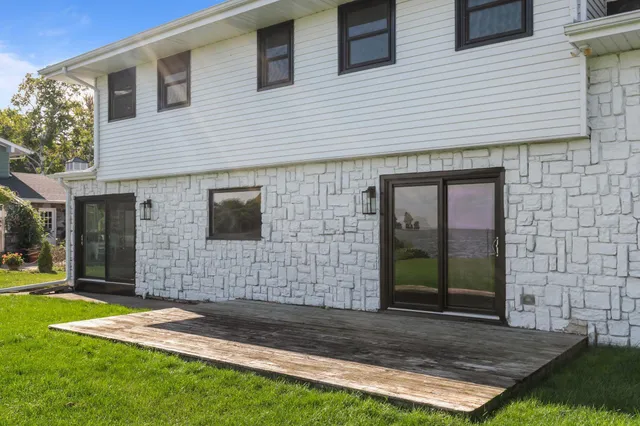 $870,000 | 2180 White Swan Drive, Oshkosh, WI 54901