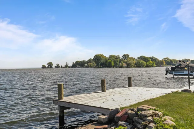 $870,000 | 2180 White Swan Drive, Oshkosh, WI 54901