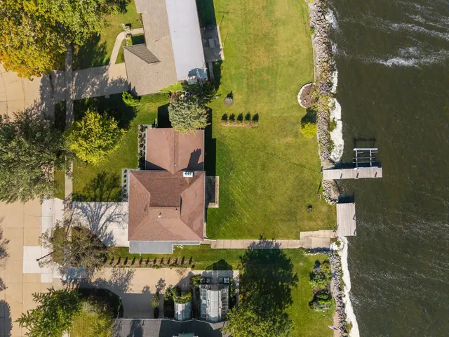 $870,000 | 2180 White Swan Drive, Oshkosh, WI 54901