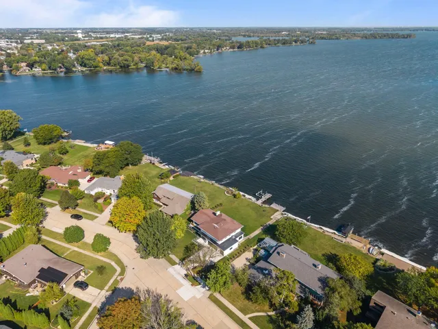 $870,000 | 2180 White Swan Drive, Oshkosh, WI 54901