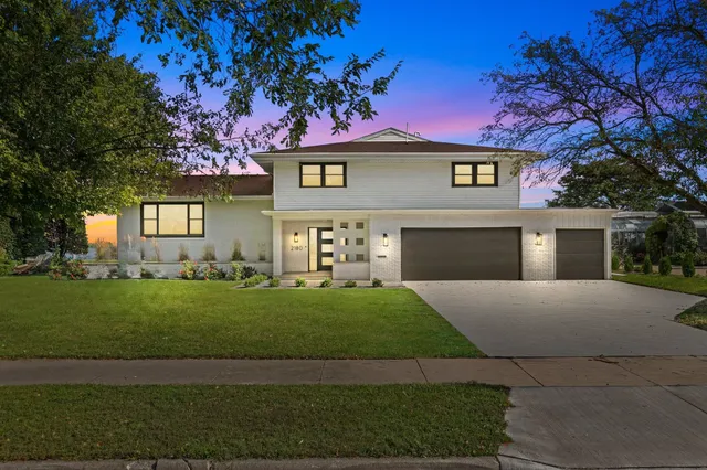 $870,000 | 2180 White Swan Drive, Oshkosh, WI 54901