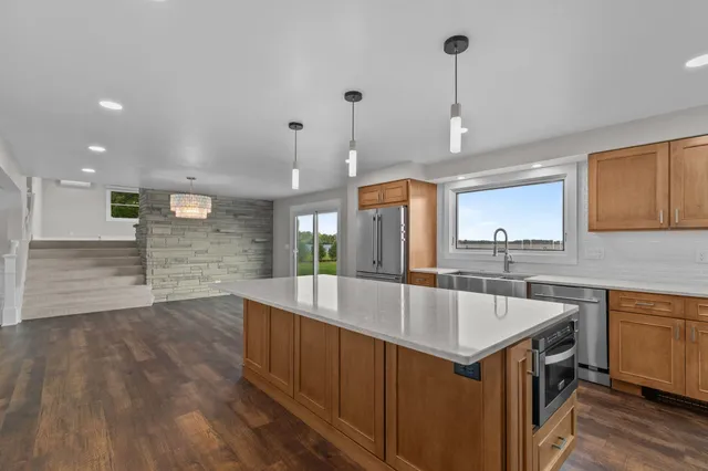 $870,000 | 2180 White Swan Drive, Oshkosh, WI 54901