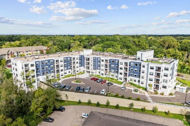 $355,784 | 1875 East Shore Drive, Unit 302, St. Paul, MN 55109