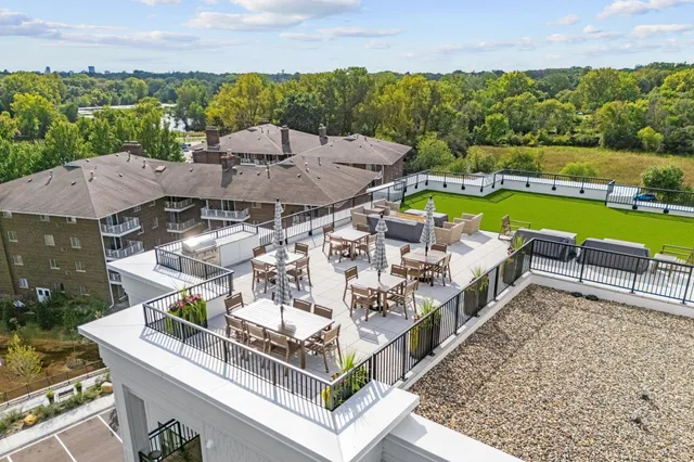 $355,784 | 1875 East Shore Drive, Unit 302, St. Paul, MN 55109