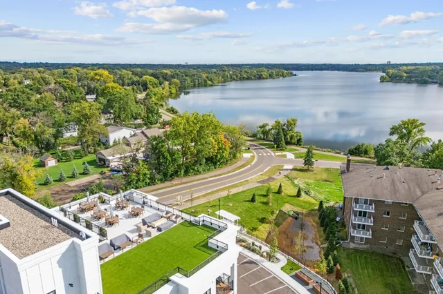 $355,784 | 1875 East Shore Drive, Unit 302, St. Paul, MN 55109