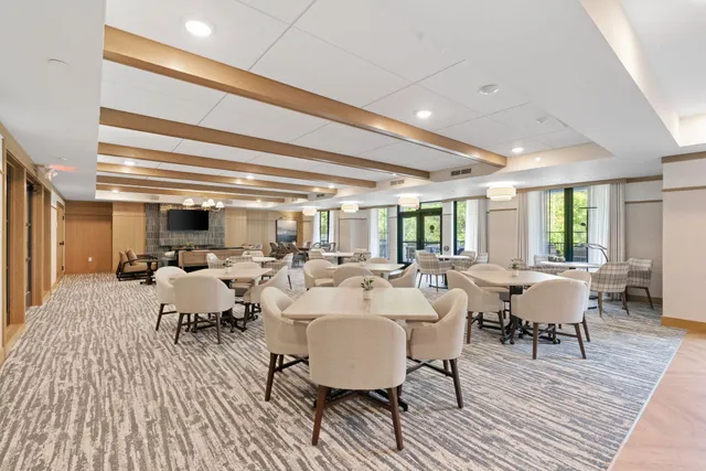 $355,784 | 1875 East Shore Drive, Unit 302, St. Paul, MN 55109