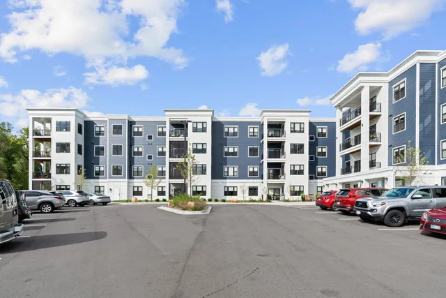 $355,784 | 1875 East Shore Drive, Unit 302, St. Paul, MN 55109