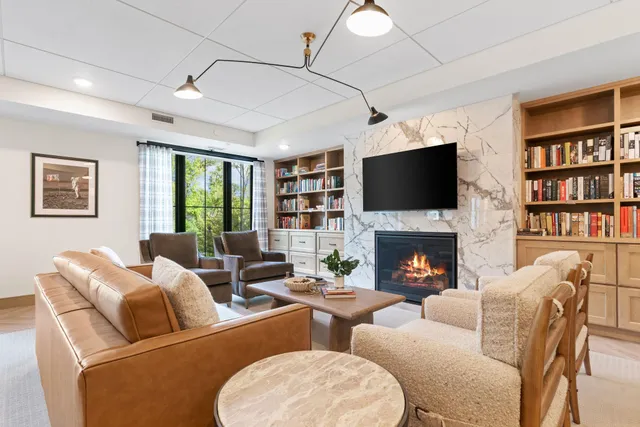 $355,784 | 1875 East Shore Drive, Unit 302, St. Paul, MN 55109