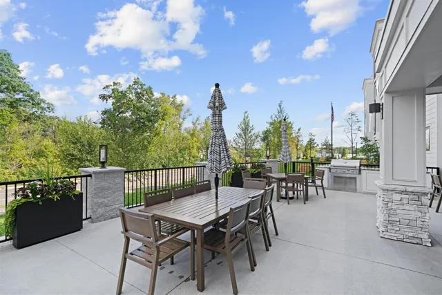 $355,784 | 1875 East Shore Drive, Unit 302, St. Paul, MN 55109