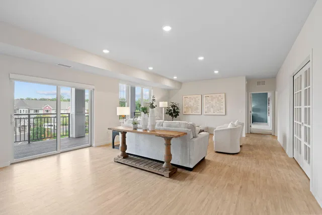 $355,784 | 1875 East Shore Drive, Unit 302, St. Paul, MN 55109