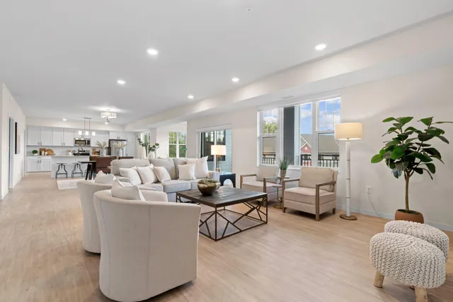 $355,784 | 1875 East Shore Drive, Unit 302, St. Paul, MN 55109