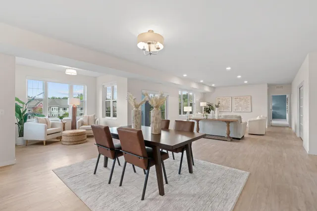 $355,784 | 1875 East Shore Drive, Unit 302, St. Paul, MN 55109