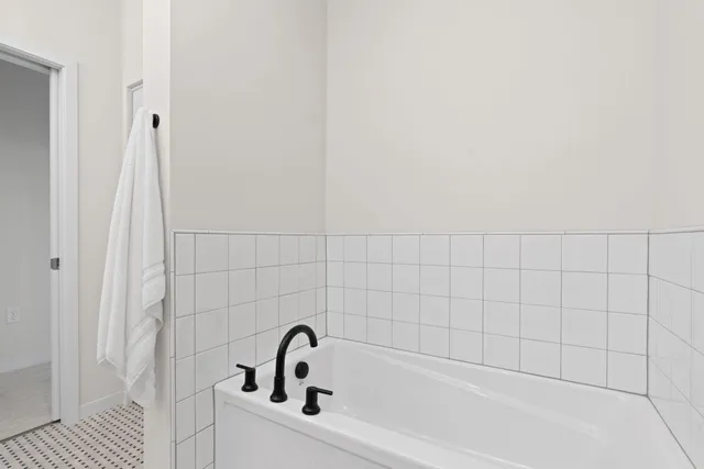 $355,784 | 1875 East Shore Drive, Unit 302, St. Paul, MN 55109