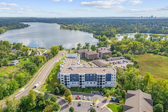 $355,784 | 1875 East Shore Drive, Unit 302, St. Paul, MN 55109