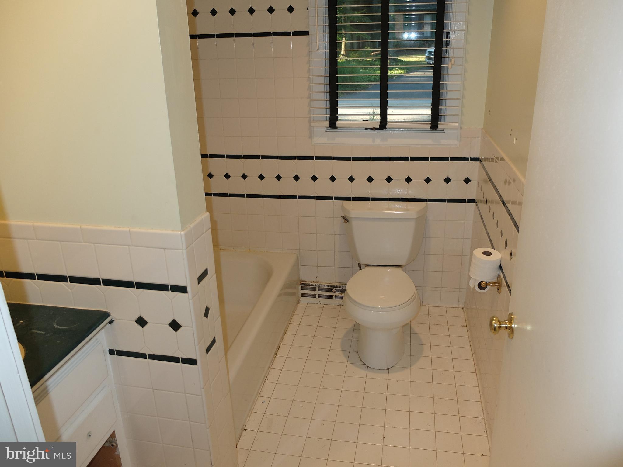 2662 Ogleton Road Annapolis, MD 21403 - Photo 10 of 22 Family bath