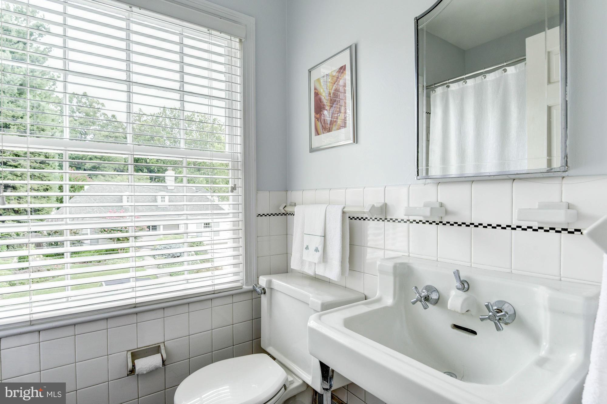 5228 Elliott Road Bethesda, MD 20816 - Photo 20 of 30 2nd floor hall bath