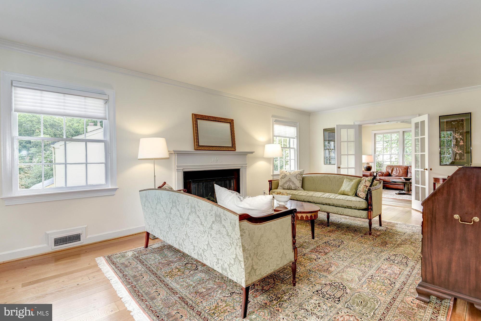 5228 Elliott Road Bethesda, MD 20816 - Photo 3 of 30 Living Room