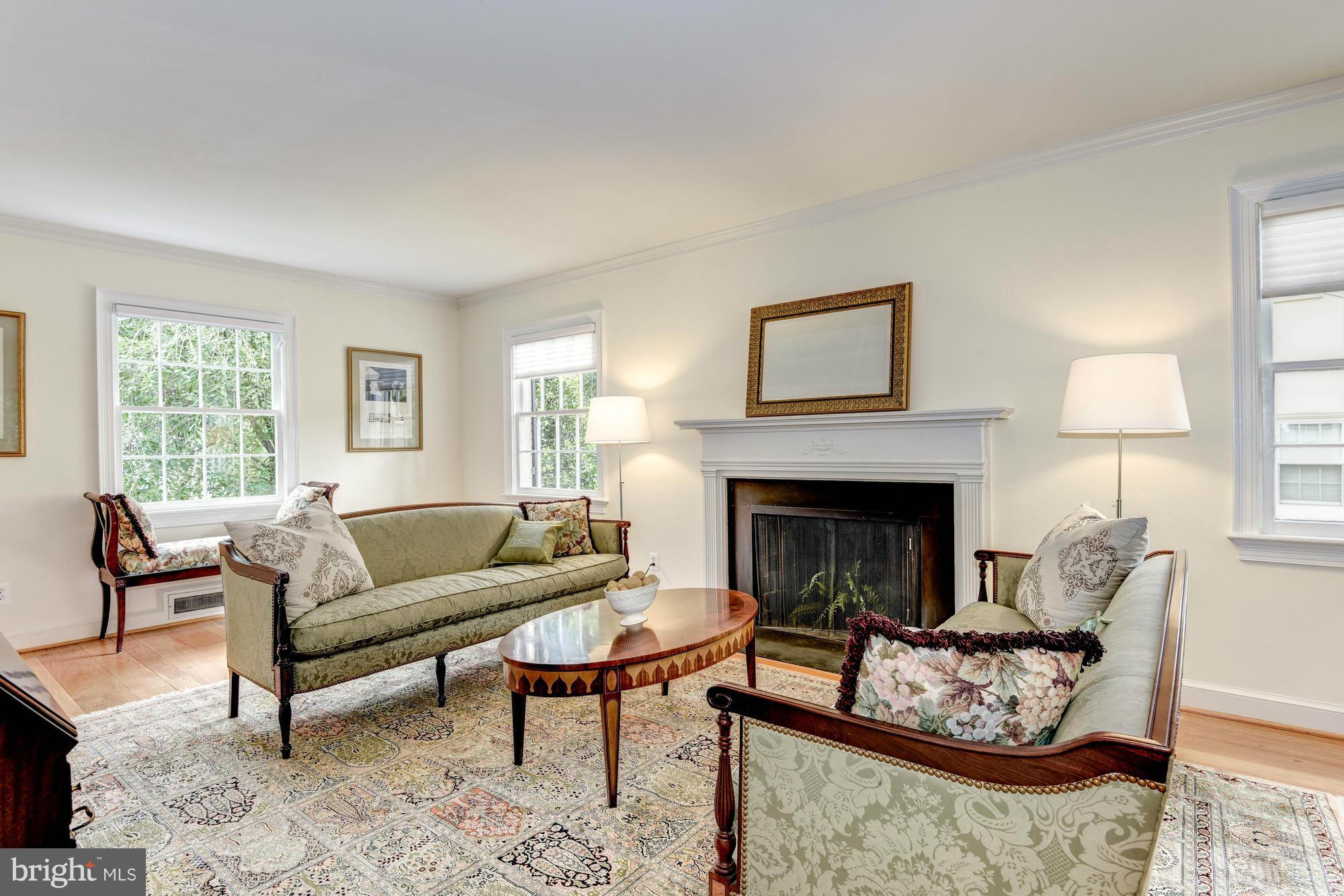 5228 Elliott Road Bethesda, MD 20816 - Photo 4 of 30 Living Room
