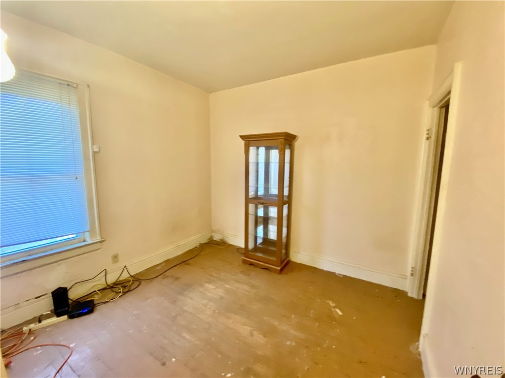 402 Baynes Street Buffalo, NY 14213 - Photo 14 of 37 Lower Apartment: 3rd of 3 bedrooms.