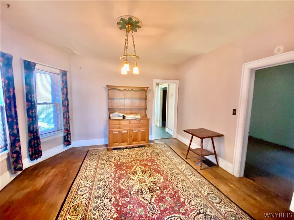 402 Baynes Street Buffalo, NY 14213 - Photo 20 of 37 Upper Apartment: This sizable dining room also h