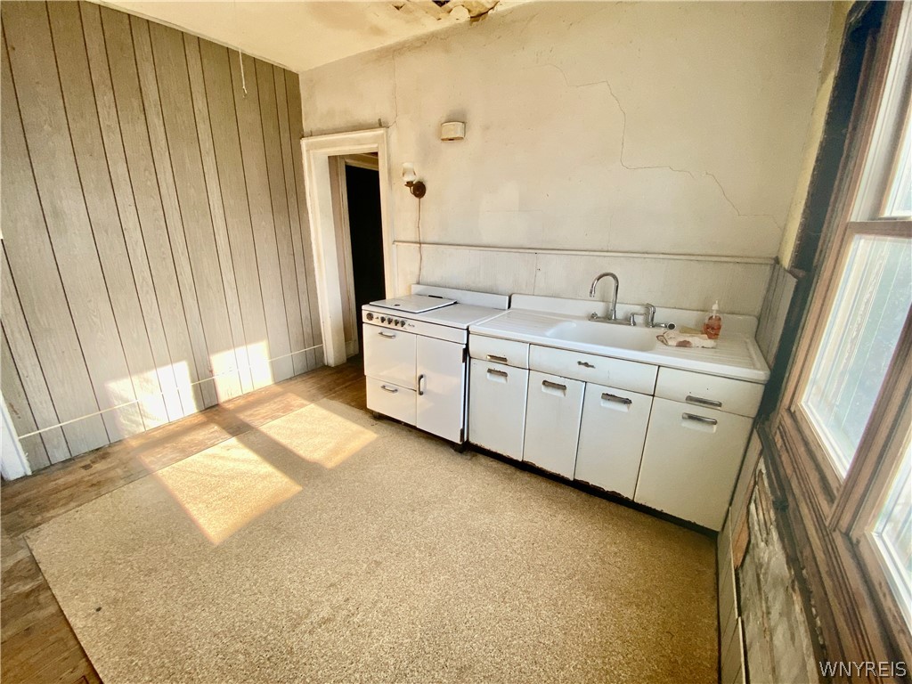 402 Baynes Street Buffalo, NY 14213 - Photo 23 of 37 Upper Apartment: The kitchen is waiting to a fresh