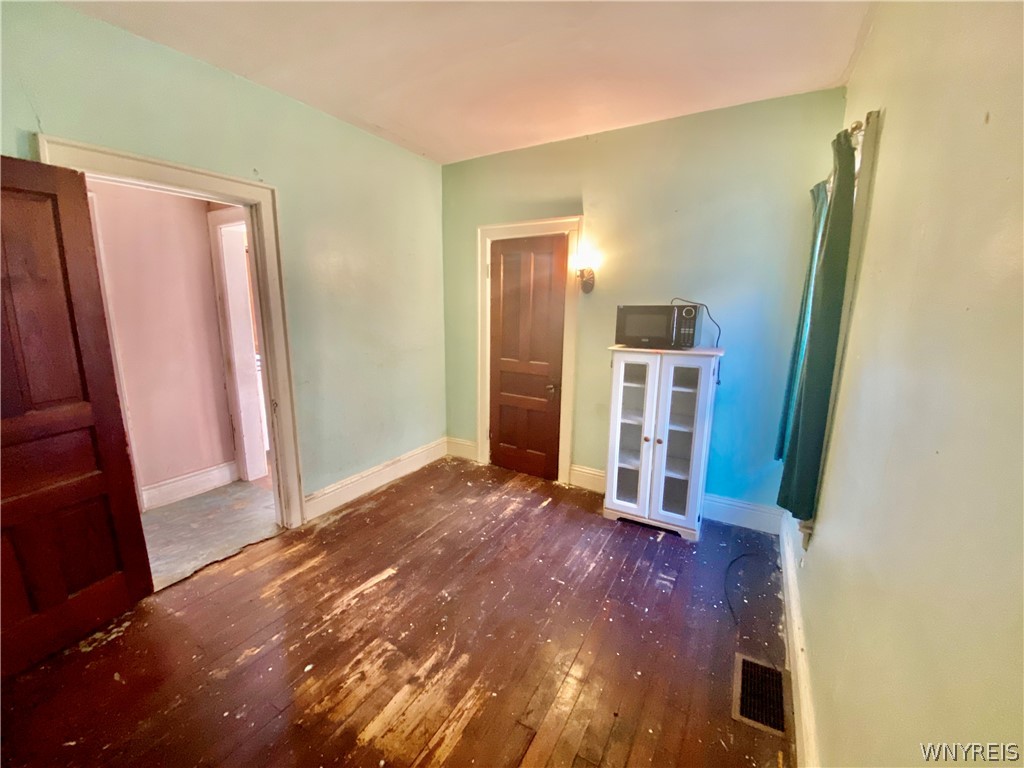 402 Baynes Street Buffalo, NY 14213 - Photo 26 of 37 Upper Apartment: 2nd of 3 bedrooms.