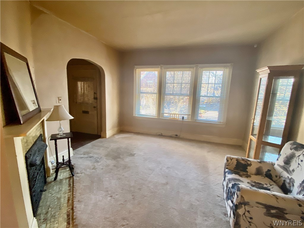 402 Baynes Street Buffalo, NY 14213 - Photo 5 of 37 Lower Apartment: Arched doorways from the foyer i