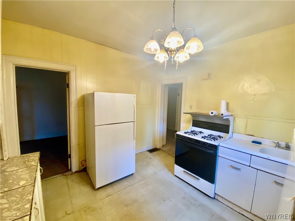 402 Baynes Street Buffalo, NY 14213 - Photo 9 of 37 Lower Apartment: Kitchen is ready for you to upda