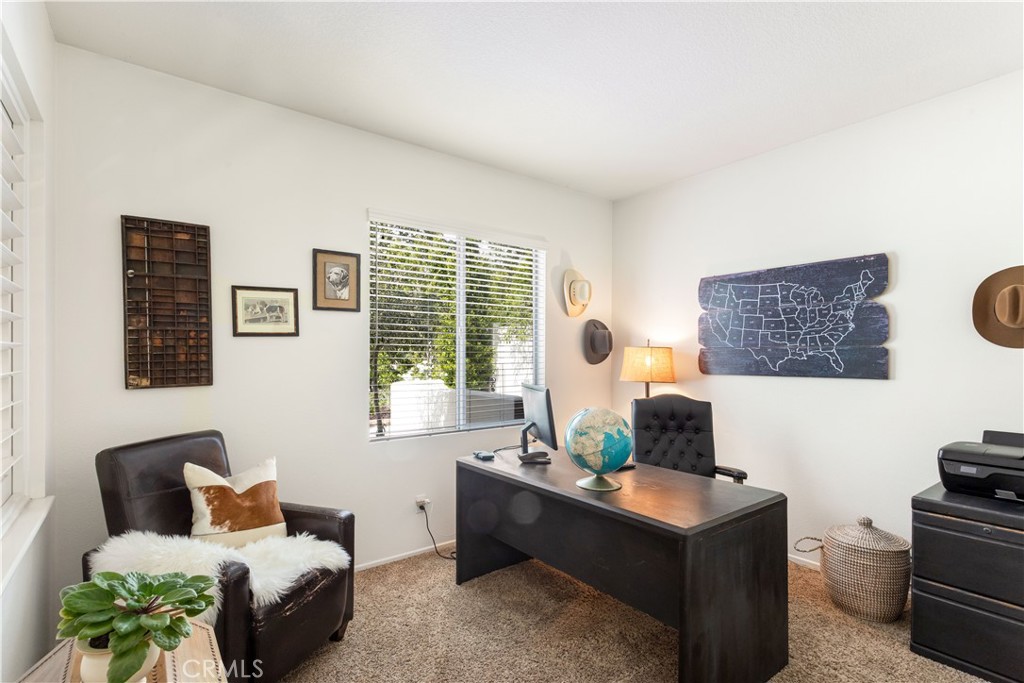 43252 Modena Drive Temecula, CA 92592 - Photo 11 of 48 Main Level Office