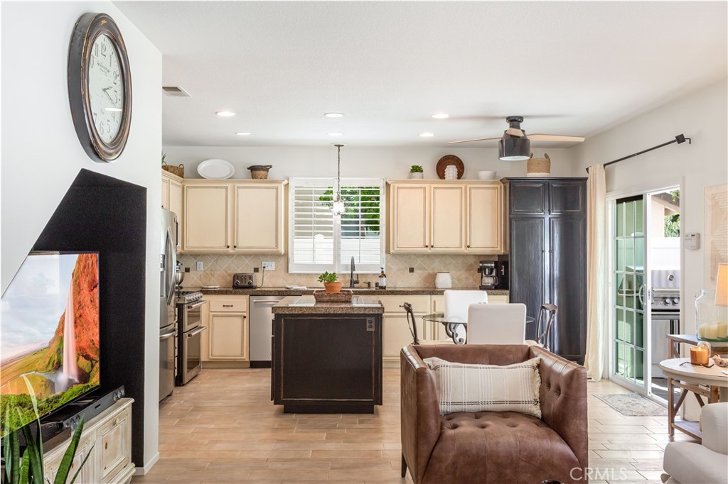 43252 Modena Drive Temecula, CA 92592 - Photo 13 of 48 Granite Tile Countertops