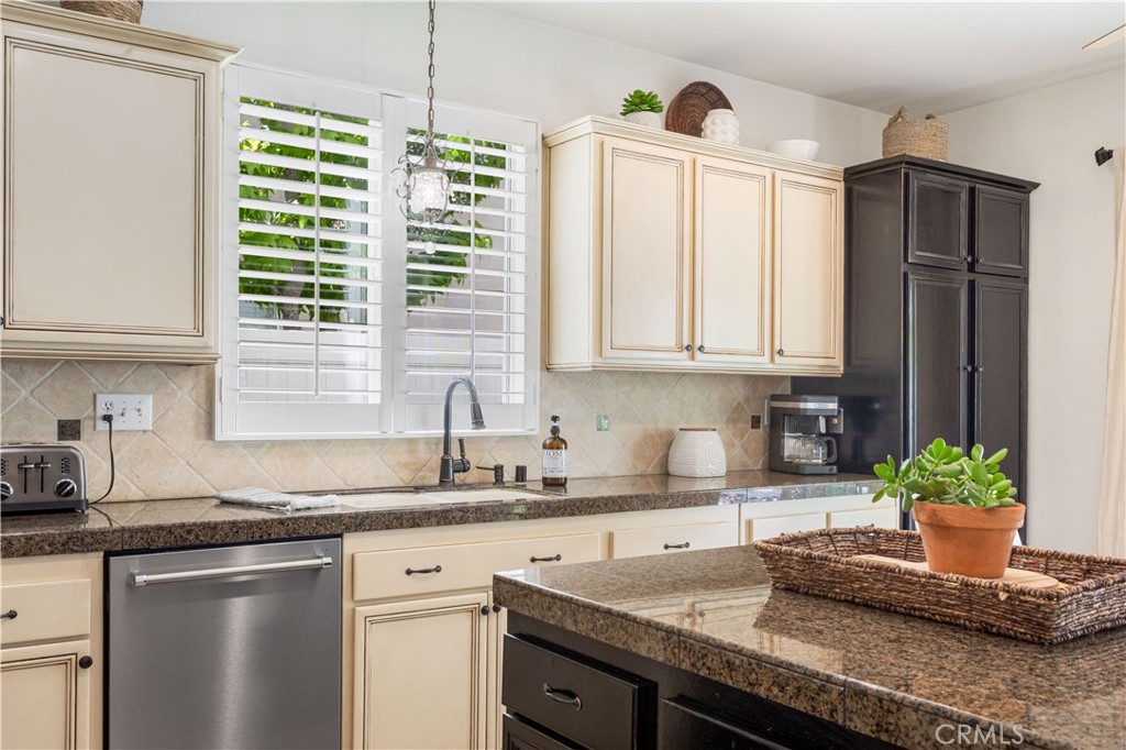 43252 Modena Drive Temecula, CA 92592 - Photo 16 of 48 Stainless Steel Appliances
