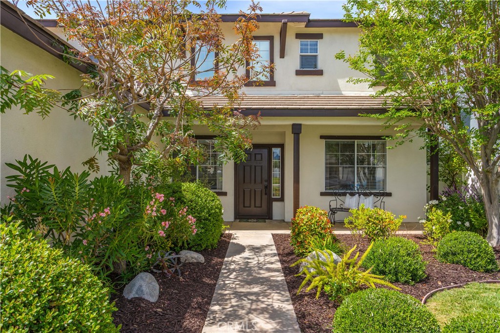 43252 Modena Drive Temecula, CA 92592 - Photo 5 of 48 Mature Landscaping