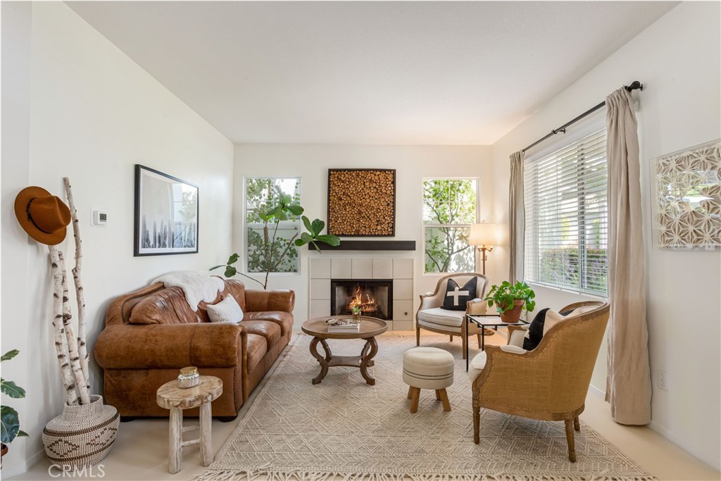 43252 Modena Drive Temecula, CA 92592 - Photo 7 of 48 Living Room