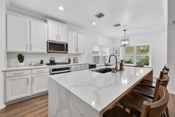 $5,400 | 66 South Longsford Circle, The Woodlands, TX 77382