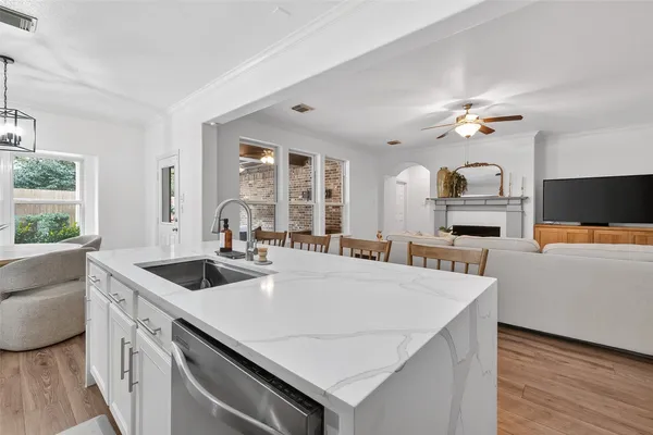 $5,400 | 66 South Longsford Circle, The Woodlands, TX 77382