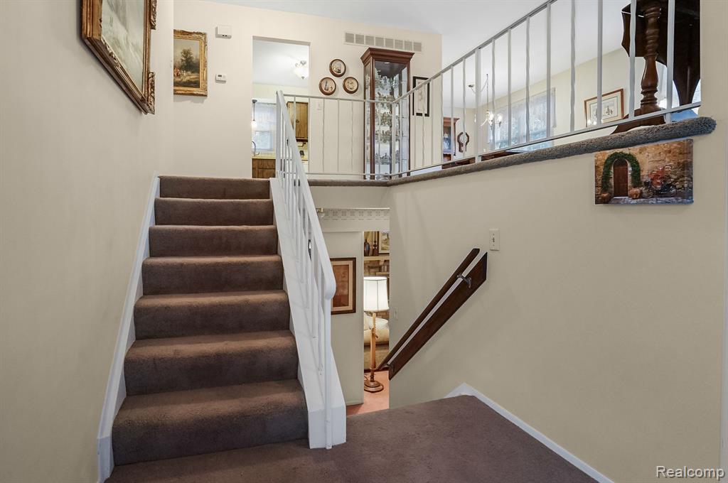 876 Dahlia Lane Rochester Hills, MI 48307 - Photo 8 of 44