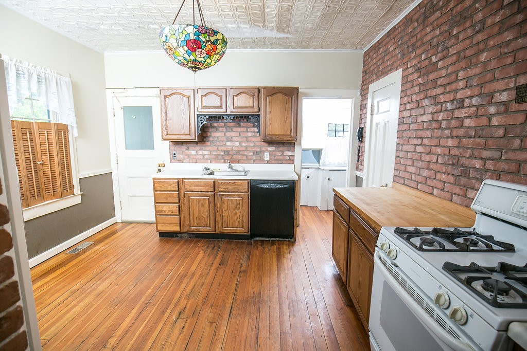 41 Riverview Street Springfield, MA 01108 - Photo 8 of 29