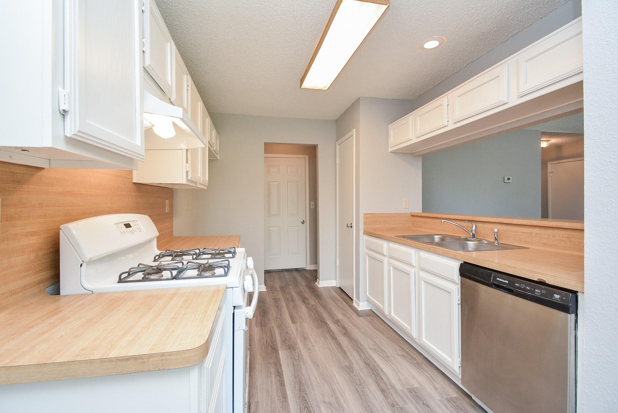 3911 Issacks Way Sugar Land, TX 77479 - Photo 9 of 18 Newly updated kitchen, recent dishwasher and stainless steel sink!