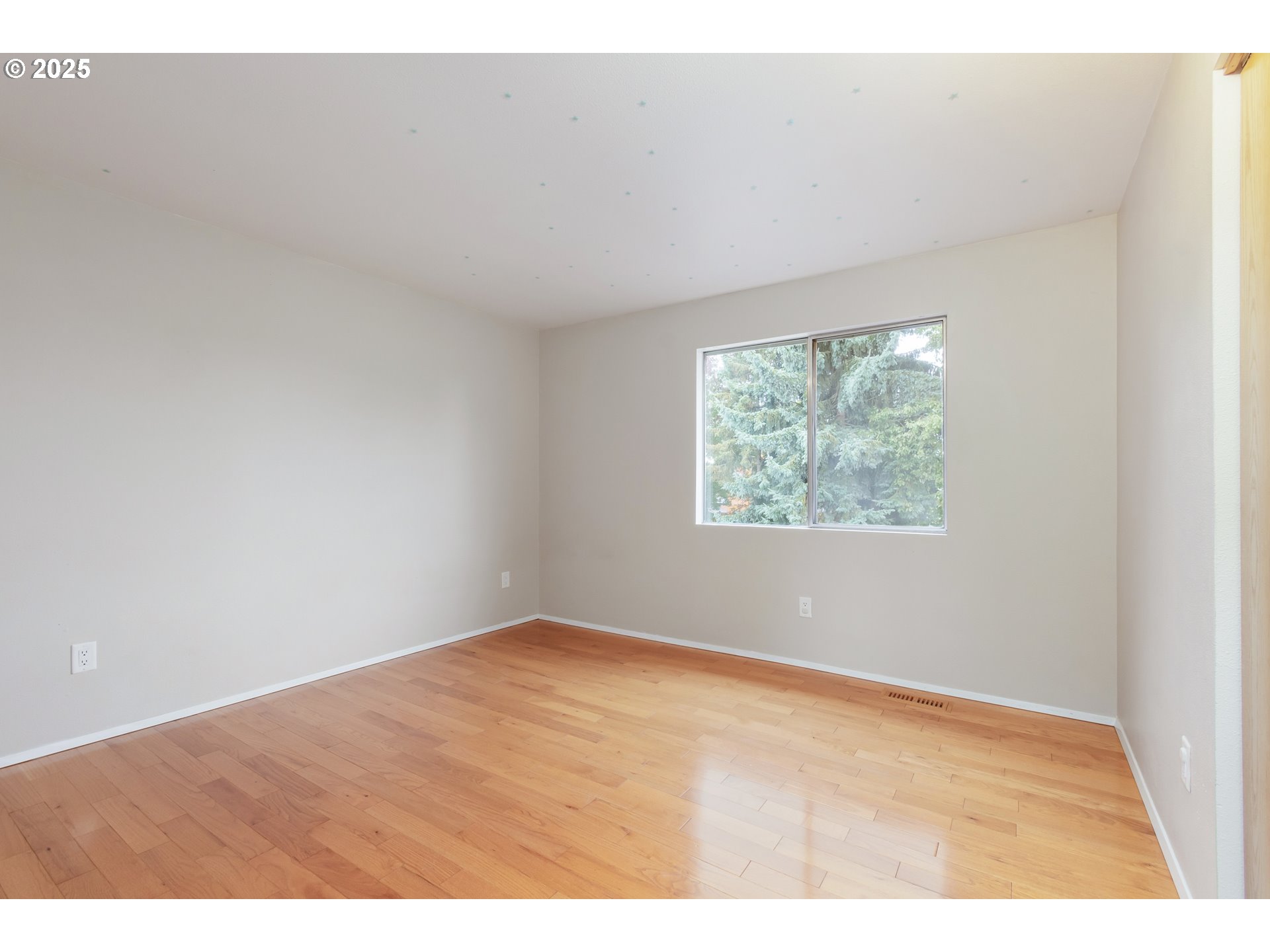 2132 Assumption Street Eugene, OR 97402 - Photo 25 of 39