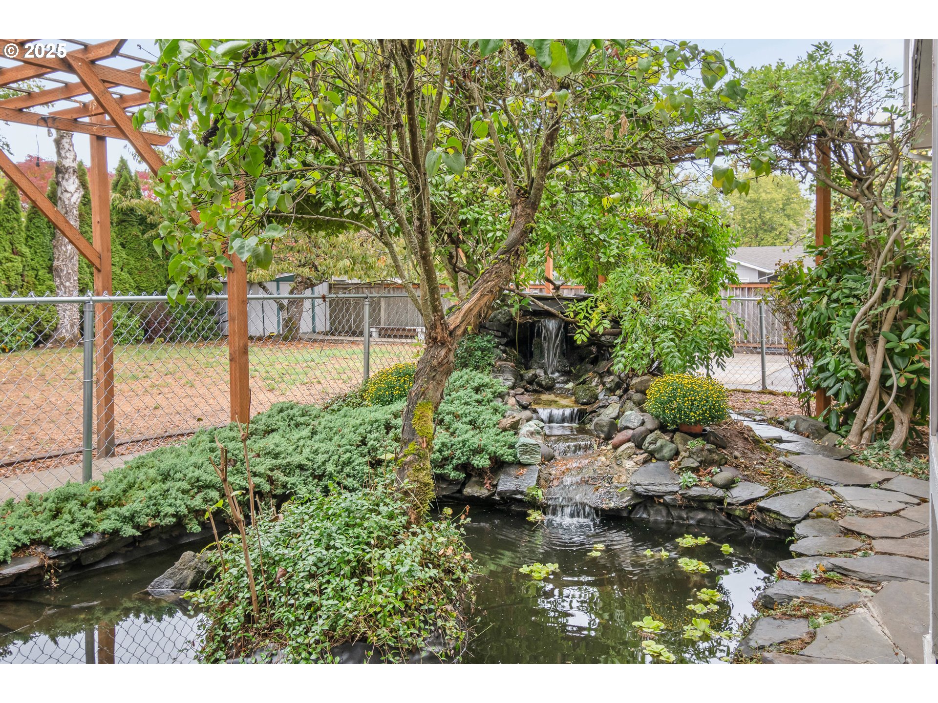 2132 Assumption Street Eugene, OR 97402 - Photo 30 of 39