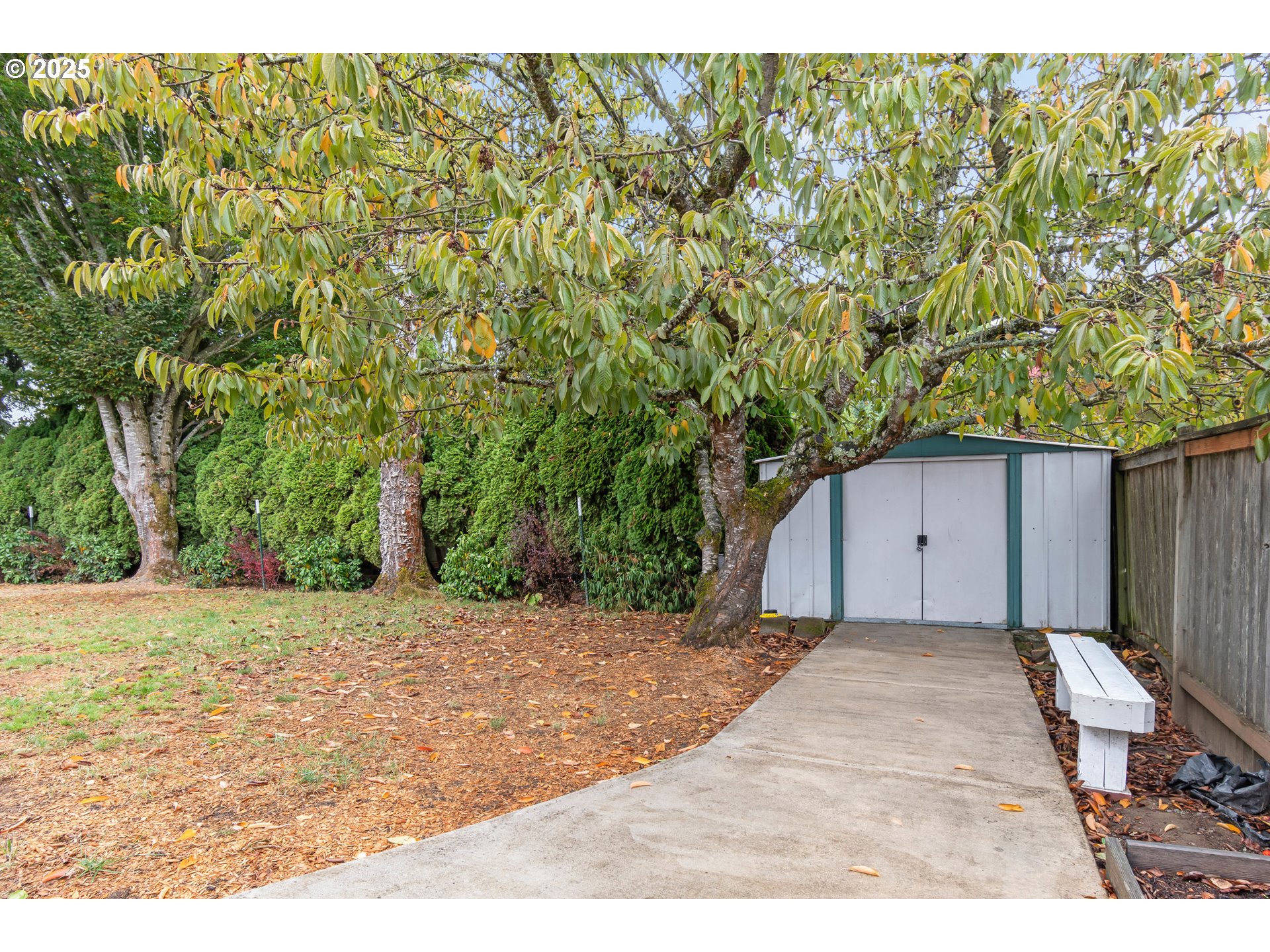 2132 Assumption Street Eugene, OR 97402 - Photo 33 of 39